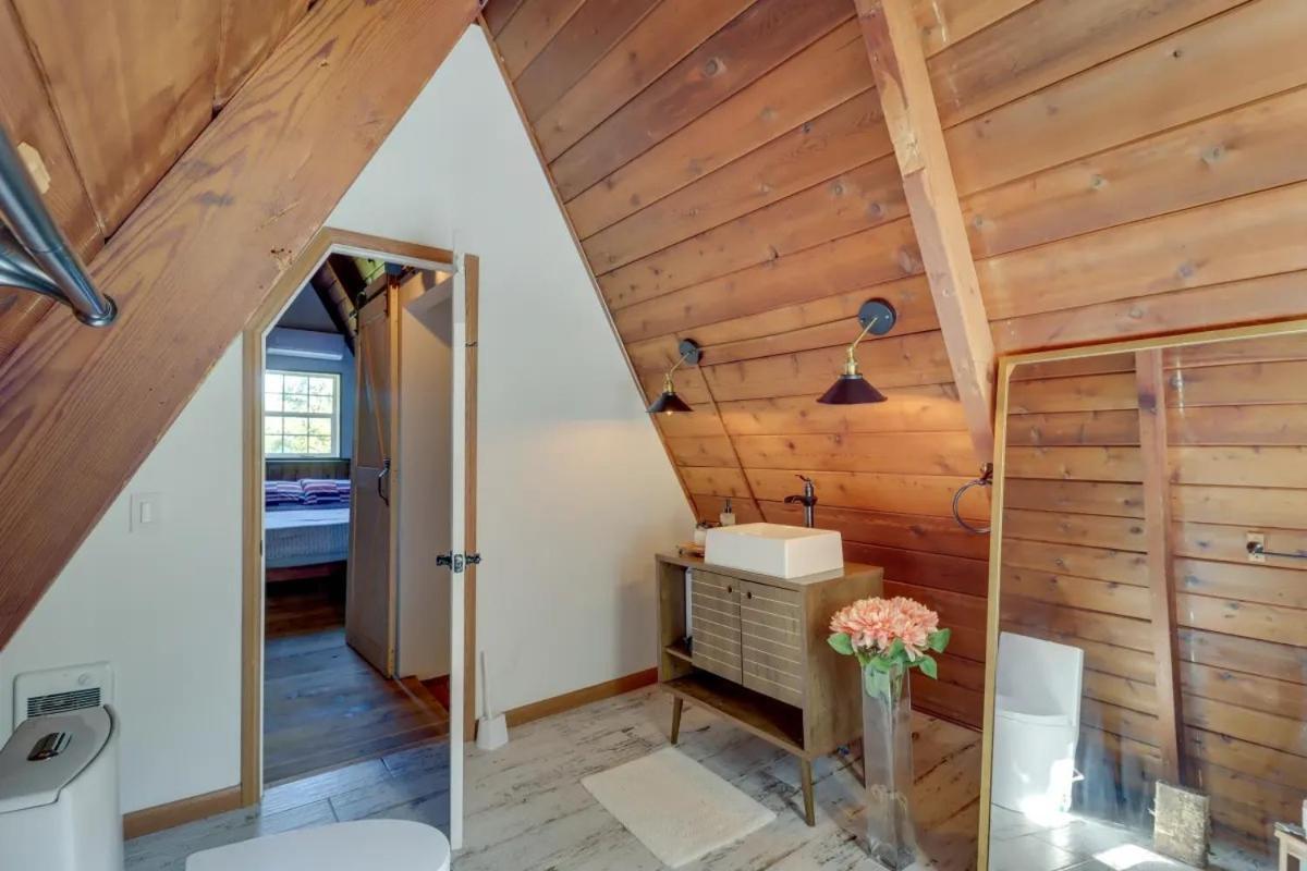 Casa de férias Pocono Getaway A Frame W/ Hot Tub Sauna East Stroudsburg